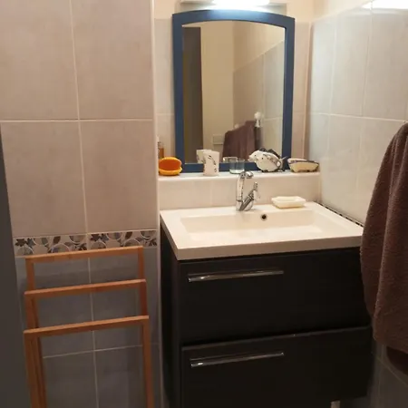Location T2 Sur Avec Piscine דירה